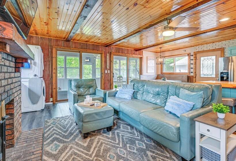 New Lisbon Home W/ Fire Pit & Ping Pong!