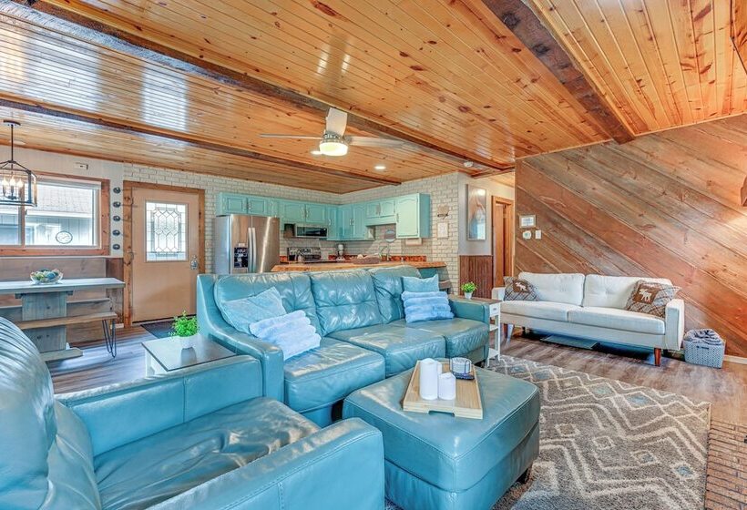 New Lisbon Home W/ Fire Pit & Ping Pong!