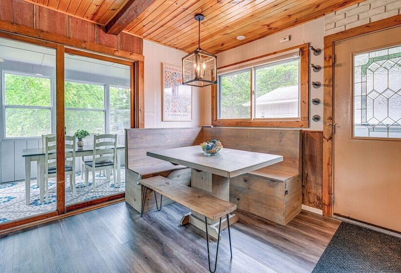 New Lisbon Home W/ Fire Pit & Ping Pong!