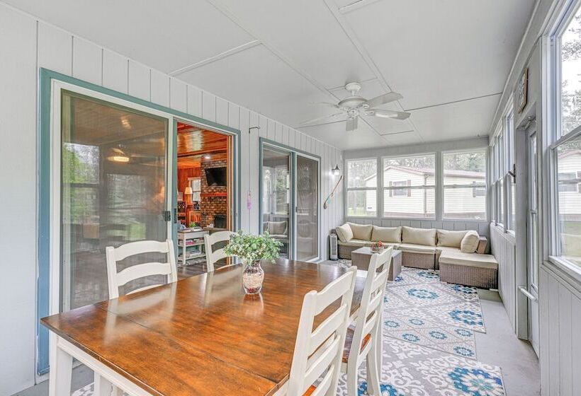 New Lisbon Home W/ Fire Pit & Ping Pong!