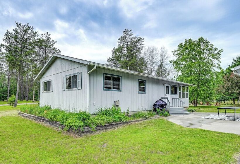 New Lisbon Home W/ Fire Pit & Ping Pong!