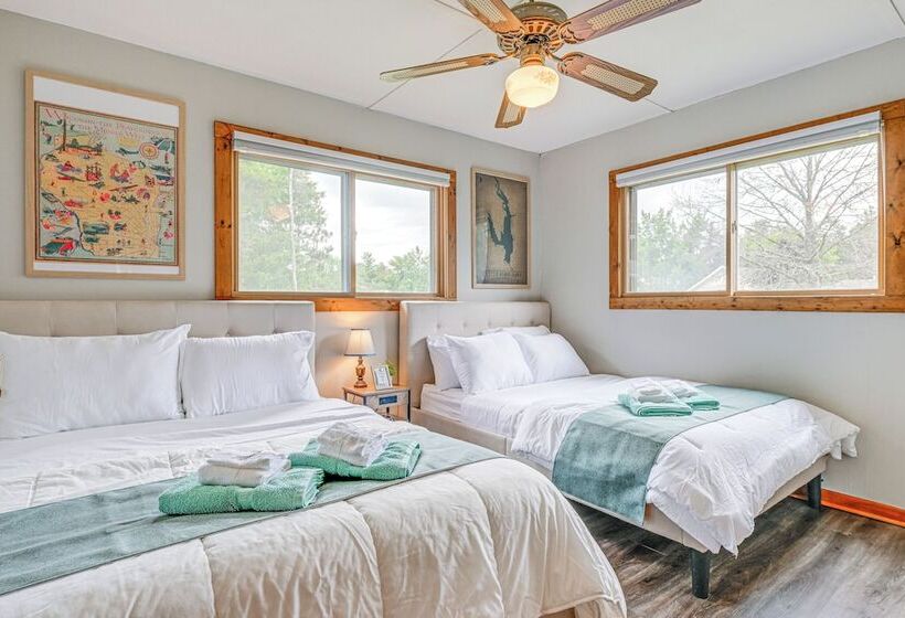 New Lisbon Home W/ Fire Pit & Ping Pong!