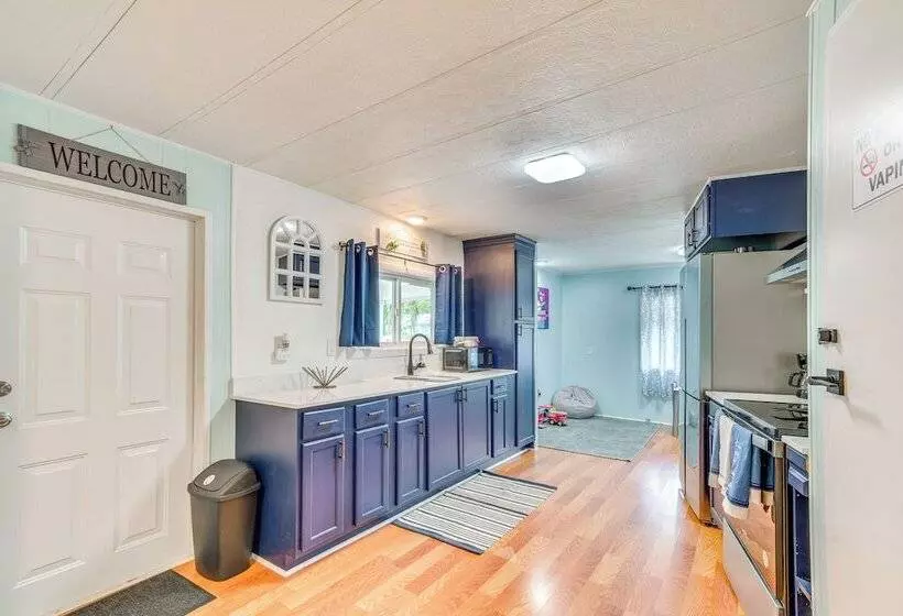 New Port Richey Family Home   2 Mi To Downtown!