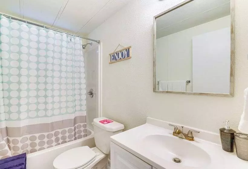 New Port Richey Family Home   2 Mi To Downtown!