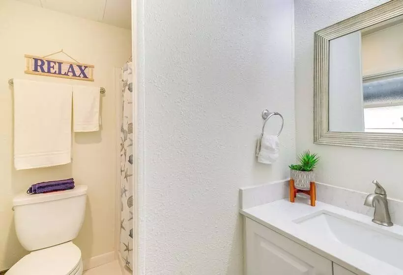 New Port Richey Family Home   2 Mi To Downtown!