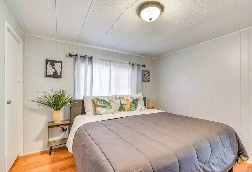 New Port Richey Family Home   2 Mi To Downtown!