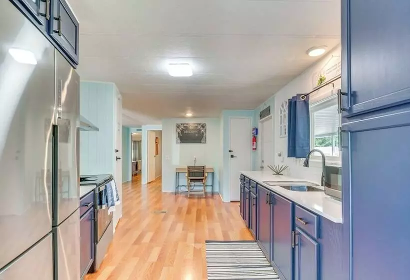 New Port Richey Family Home   2 Mi To Downtown!