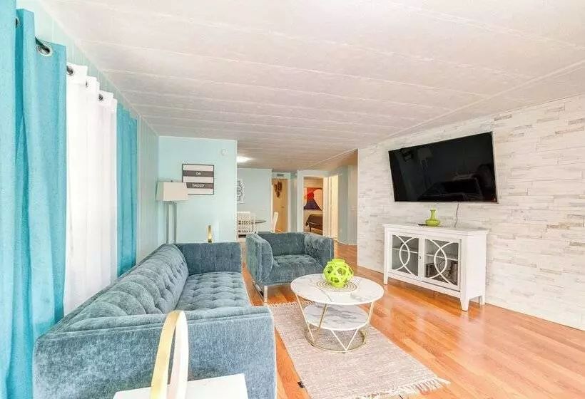 New Port Richey Family Home   2 Mi To Downtown!