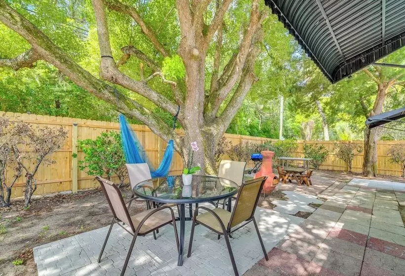 New Port Richey Family Home   2 Mi To Downtown!