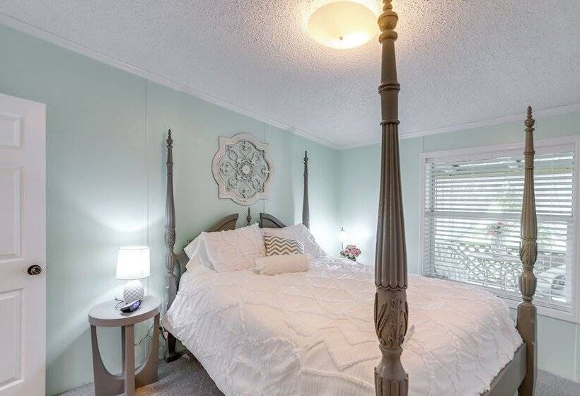 North Fairfield Family Home W/ Hot Tub & Porch!