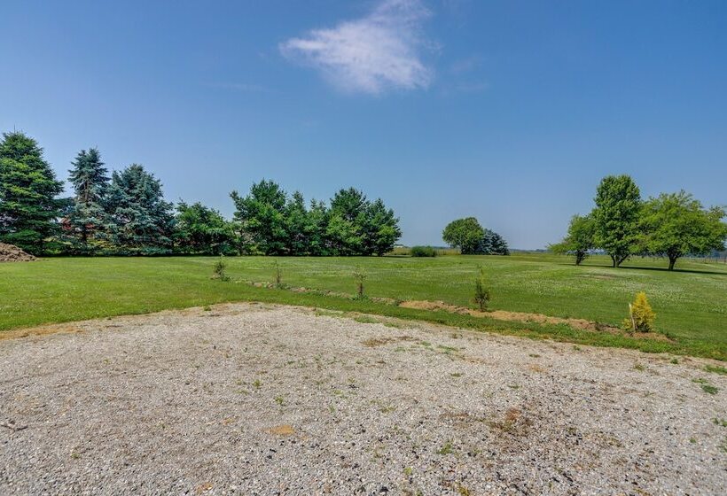 North Fairfield Family Home W/ Hot Tub & Porch!