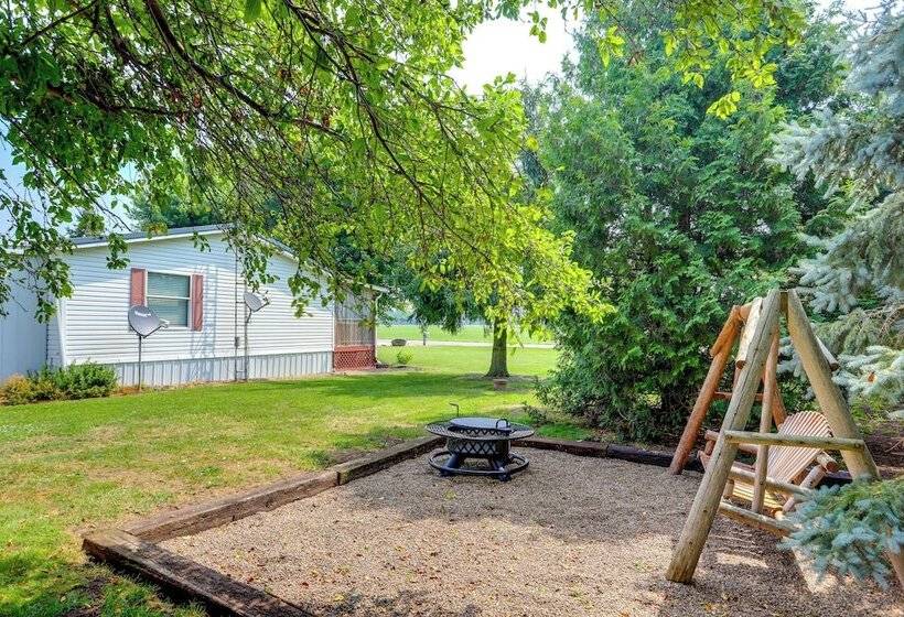 North Fairfield Family Home W/ Hot Tub & Porch!