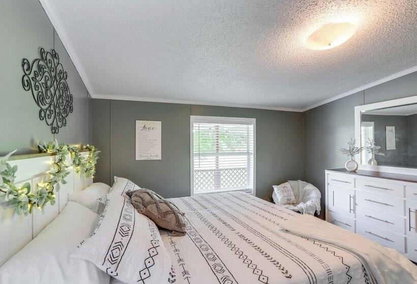 North Fairfield Family Home W/ Hot Tub & Porch!