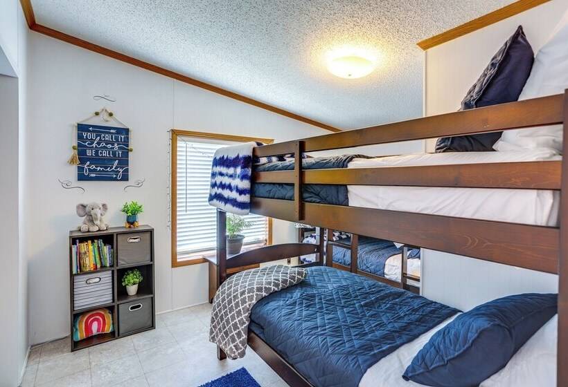 North Fairfield Family Home W/ Hot Tub & Porch!