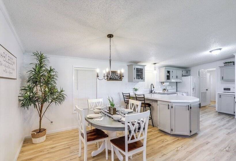 North Fairfield Family Home W/ Hot Tub & Porch!