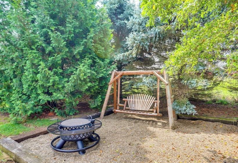 North Fairfield Family Home W/ Hot Tub & Porch!