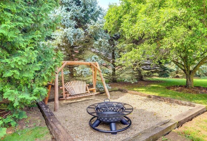 North Fairfield Family Home W/ Hot Tub & Porch!