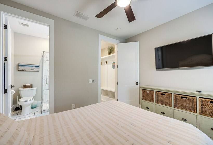 Peaceful St Simons Island Home: 1 Mi To Pier!