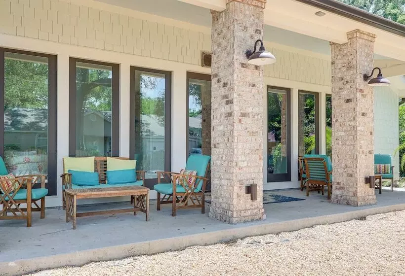 Peaceful St Simons Island Home: 1 Mi To Pier!