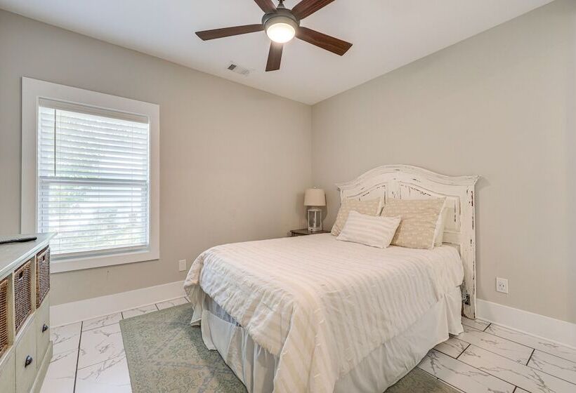 Peaceful St Simons Island Home: 1 Mi To Pier!