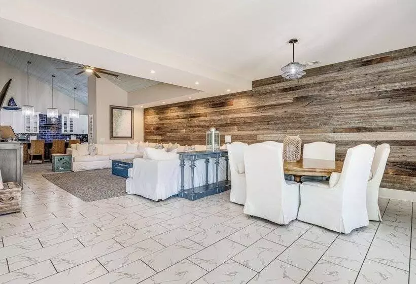 Peaceful St Simons Island Home: 1 Mi To Pier!