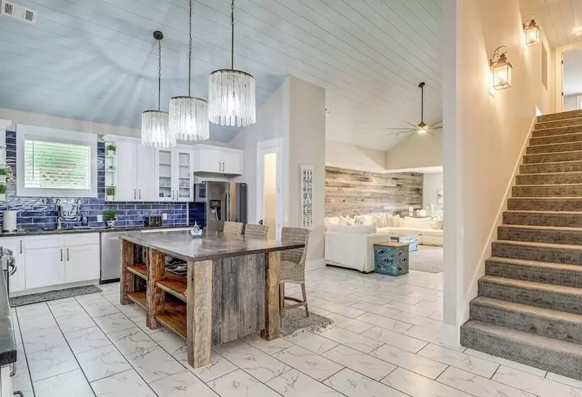Peaceful St Simons Island Home: 1 Mi To Pier!