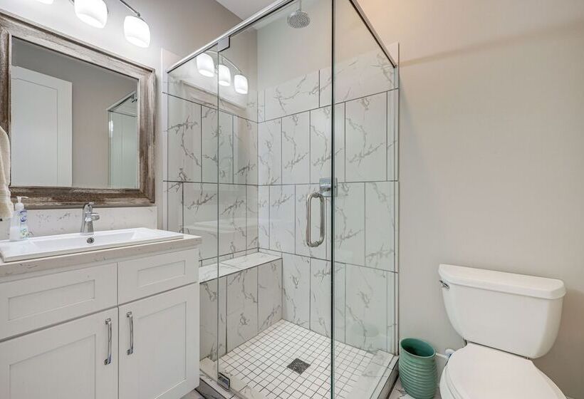 Peaceful St Simons Island Home: 1 Mi To Pier!