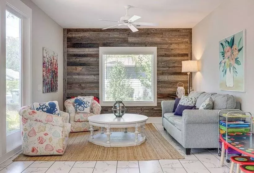 Peaceful St Simons Island Home: 1 Mi To Pier!