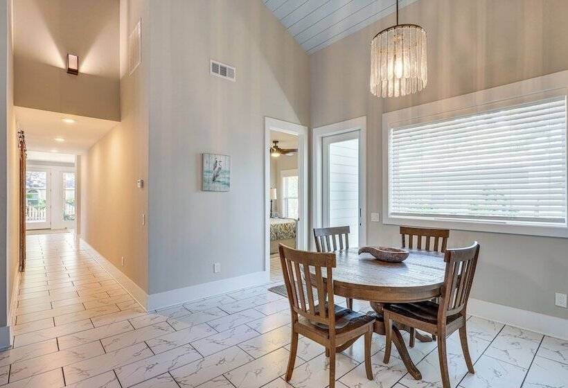 Peaceful St Simons Island Home: 1 Mi To Pier!