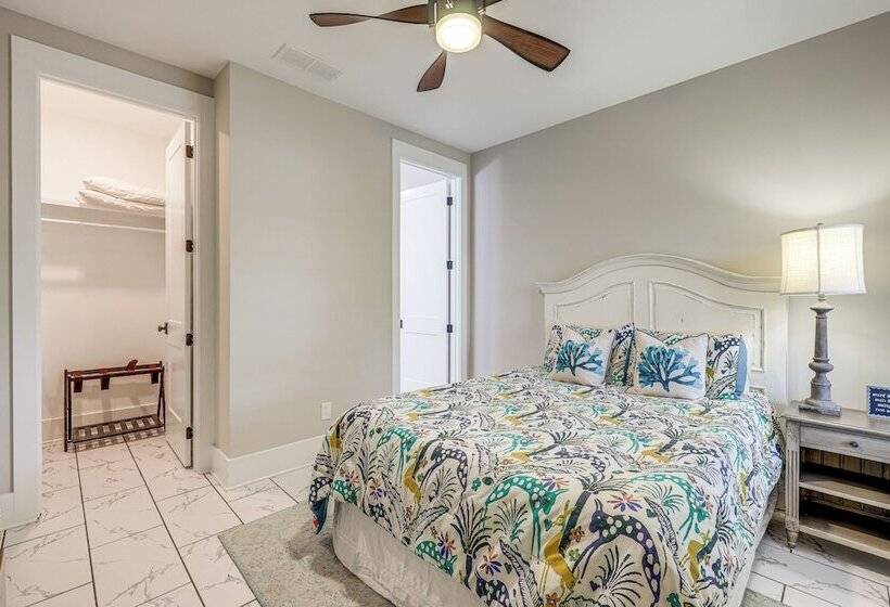 Peaceful St Simons Island Home: 1 Mi To Pier!