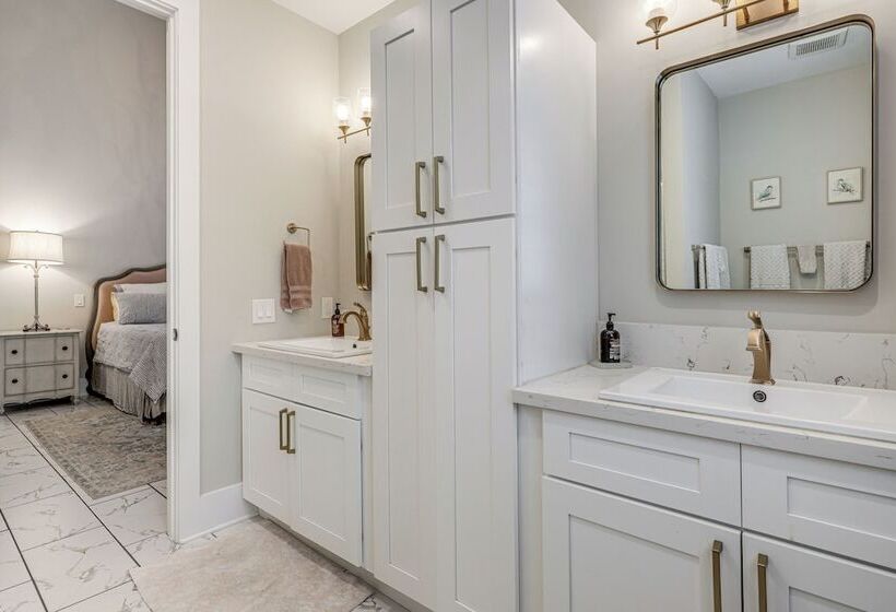 Peaceful St Simons Island Home: 1 Mi To Pier!