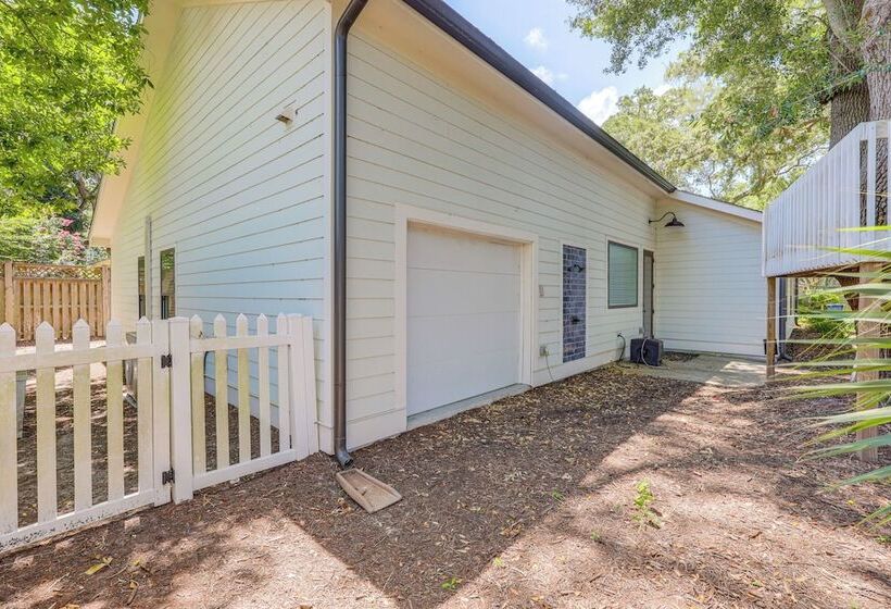 Peaceful St Simons Island Home: 1 Mi To Pier!