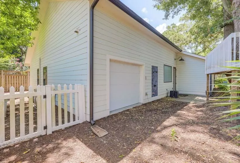 Peaceful St Simons Island Home: 1 Mi To Pier!