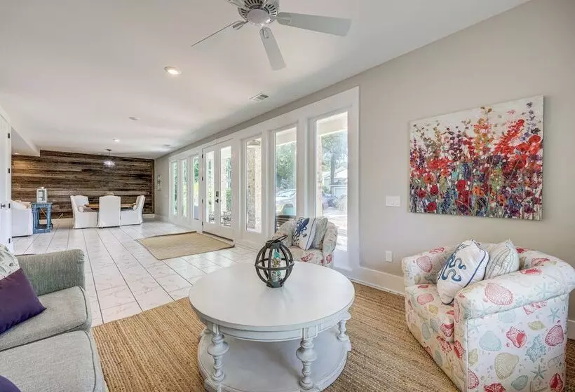 Peaceful St Simons Island Home: 1 Mi To Pier!