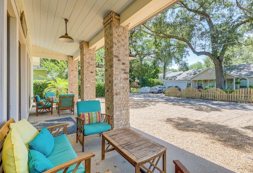 Peaceful St Simons Island Home: 1 Mi To Pier!