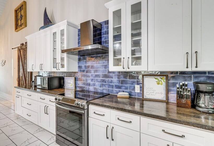 Peaceful St Simons Island Home: 1 Mi To Pier!