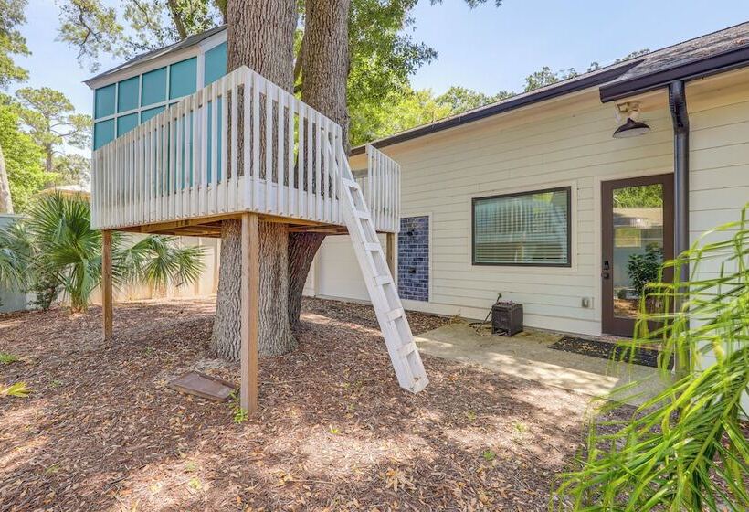 Peaceful St Simons Island Home: 1 Mi To Pier!