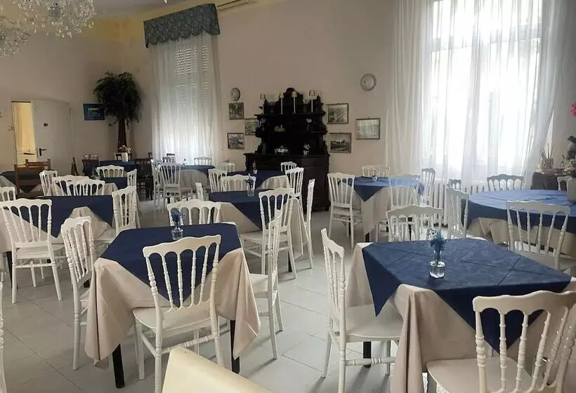 ペンション Room In Guest Room   Viareggio Old Style Sea View