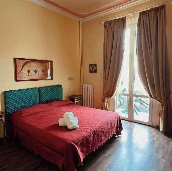 ペンション Room In Guest Room   Viareggio Old Style Sea View