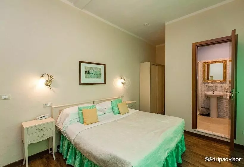 ペンション Room In Guest Room   Viareggio Old Style Sea View