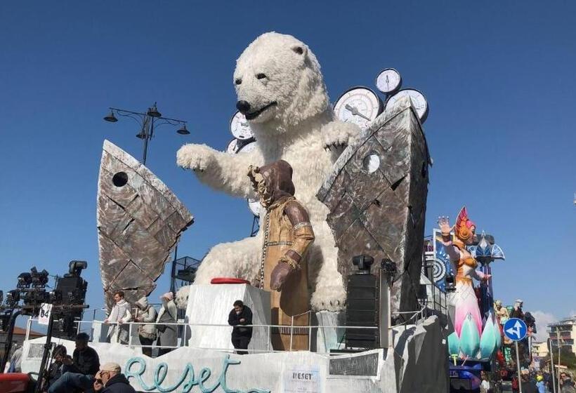 膳宿费 Room In Guest Room   Viareggio Old Style Sea View