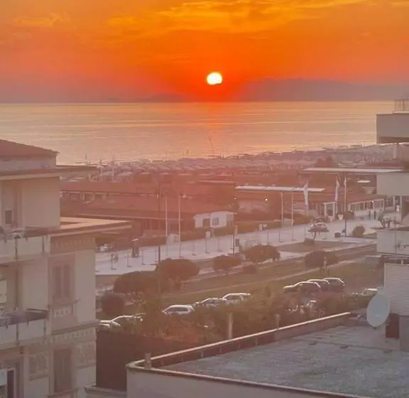 ペンション Room In Guest Room   Viareggio Old Style Sea View