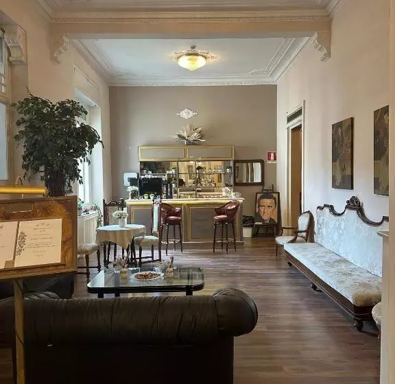 ペンション Room In Guest Room   Viareggio Old Style Sea View