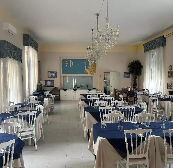 ペンション Room In Guest Room   Viareggio Old Style Sea View