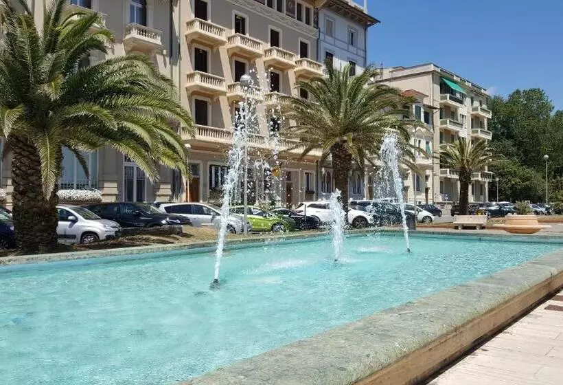 ペンション Room In Guest Room   Viareggio Old Style Sea View