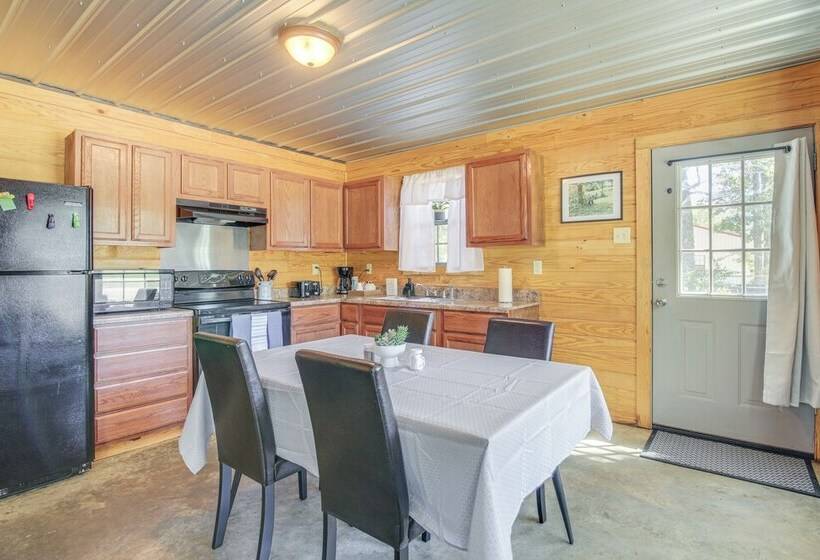 5 Mi To Sardis Lake: Pet Friendly Cabin Rental