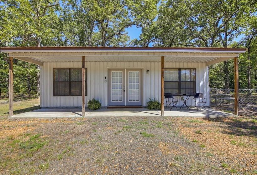 5 Mi To Sardis Lake: Pet Friendly Cabin Rental