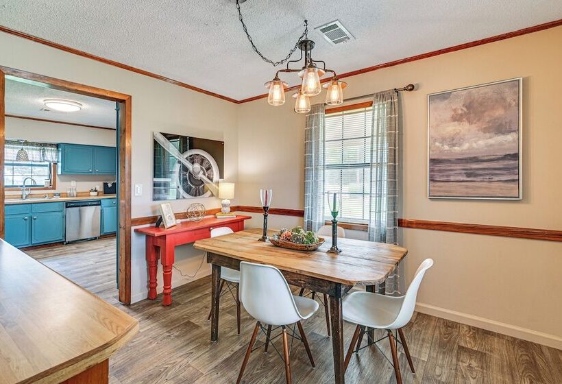 Pet Friendly Ecru Home: Patio & Yard, Near Hiking