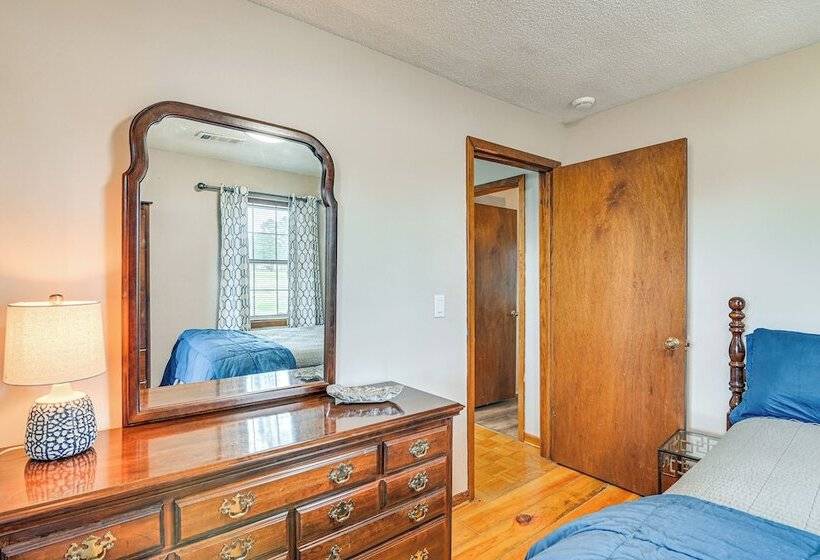 Pet Friendly Ecru Home: Patio & Yard, Near Hiking