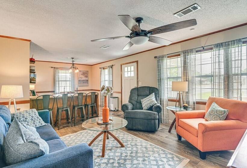 Pet Friendly Ecru Home: Patio & Yard, Near Hiking